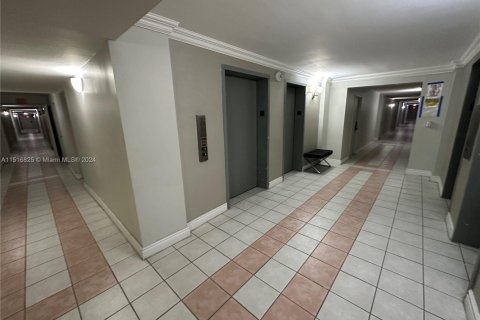 Condo in Miami Beach, Florida, 1 bedroom  № 1937911 - photo 27