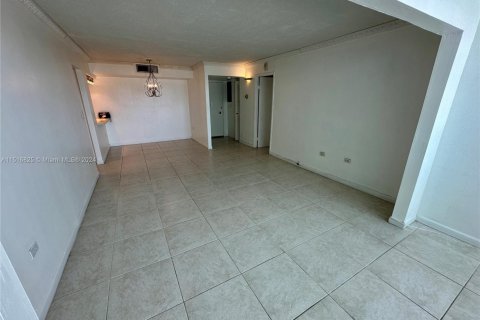 Condo in Miami Beach, Florida, 1 bedroom  № 1937911 - photo 11