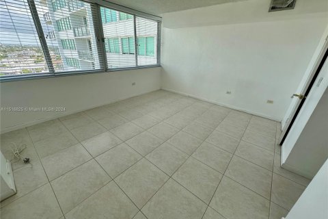 Condo in Miami Beach, Florida, 1 bedroom  № 1937911 - photo 22