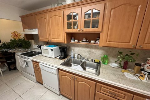 Condo in Miami Beach, Florida, 1 bedroom  № 1937911 - photo 3