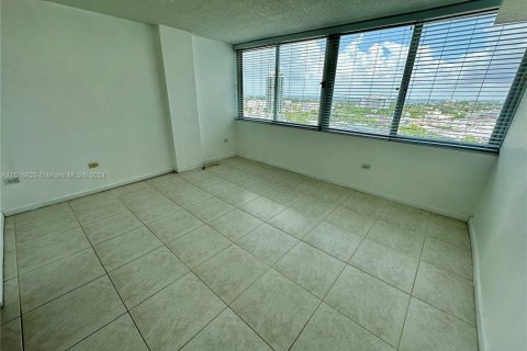 Condominio en venta en Miami Beach, Florida, 1 dormitorio, 93.83 m2 № 1937911 - foto 20
