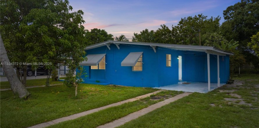 House in St. Lucie, Florida 3 bedrooms, 98.01 sq.m. № 1813981