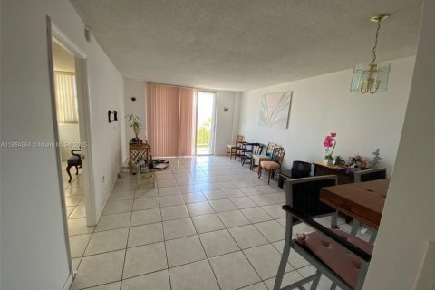 Condo in Miami Beach, Florida, 1 bedroom  № 1977330 - photo 5