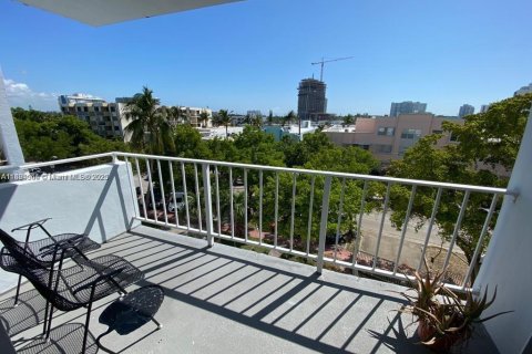 Condo in Miami Beach, Florida, 1 bedroom  № 1977330 - photo 2