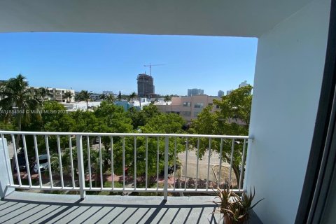 Condo in Miami Beach, Florida, 1 bedroom  № 1977330 - photo 12