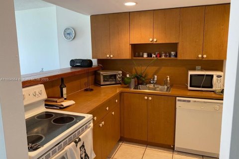 Condo in Miami Beach, Florida, 1 bedroom  № 1977330 - photo 3