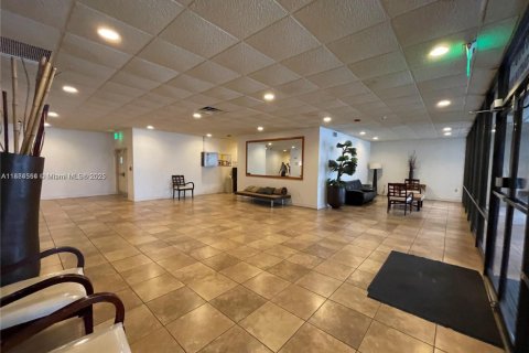 Condo in Miami Beach, Florida, 1 bedroom  № 1977330 - photo 15