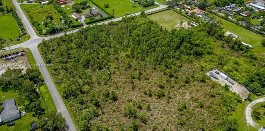 Propiedad comercial en Miami, Florida № 1953953