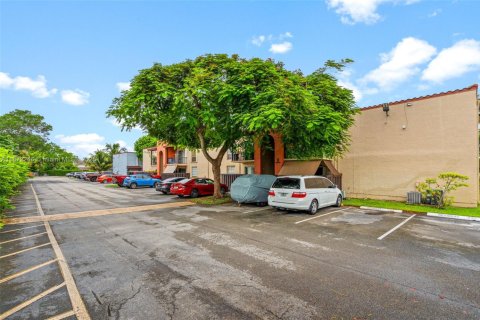 Copropriété à vendre à Miami, Floride: 2 chambres, 78.04 m2 № 1920577 - photo 4