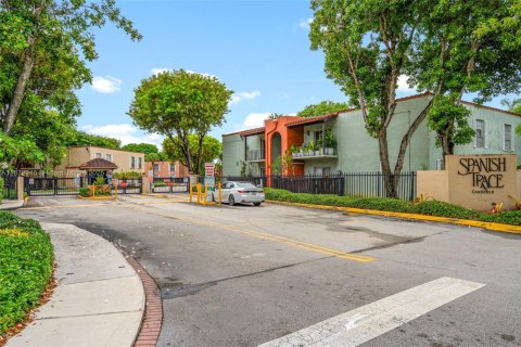 Copropriété à vendre à Miami, Floride: 2 chambres, 78.04 m2 № 1920577 - photo 2