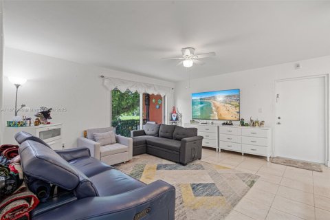 Copropriété à vendre à Miami, Floride: 2 chambres, 78.04 m2 № 1920577 - photo 12