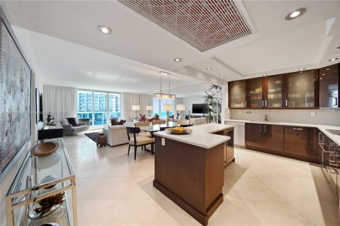 Condominio en alquiler en Miami Beach, Florida, 2 dormitorios, 137.5 m2 № 1888826 - foto 2