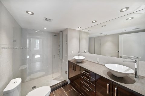 Condominio en alquiler en Miami Beach, Florida, 2 dormitorios, 137.5 m2 № 1888826 - foto 23