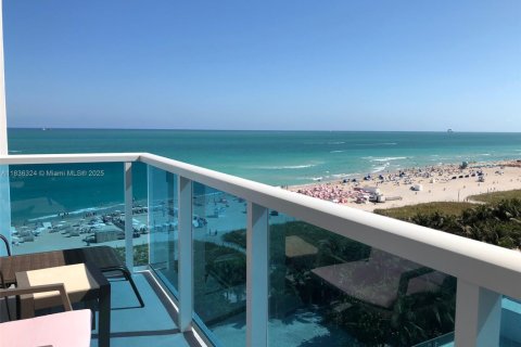 Condominio en alquiler en Miami Beach, Florida, 2 dormitorios, 137.5 m2 № 1888826 - foto 1