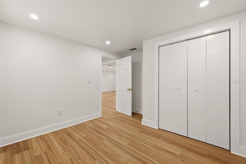 House in Saint Petersburg, Florida 4 bedrooms, 151.24 sq.m. № 2231330 - photo 13
