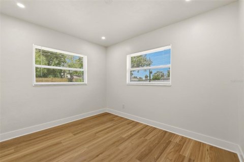 House in Saint Petersburg, Florida 4 bedrooms, 151.24 sq.m. № 2231330 - photo 20