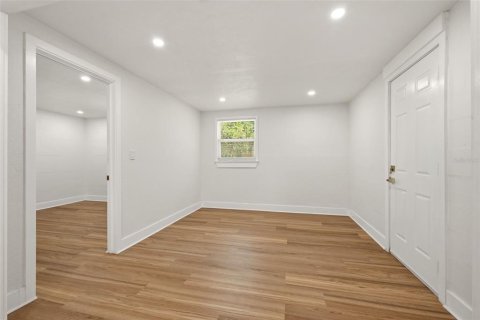 House in Saint Petersburg, Florida 4 bedrooms, 151.24 sq.m. № 2231330 - photo 7