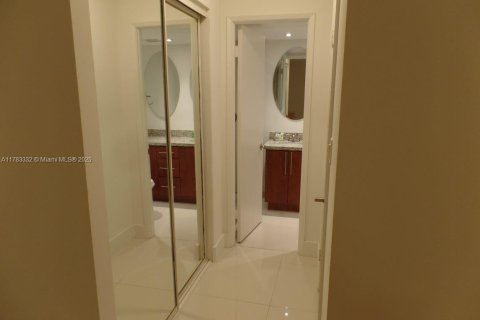 Condo in Aventura, Florida, 2 bedrooms  № 1700846 - photo 12