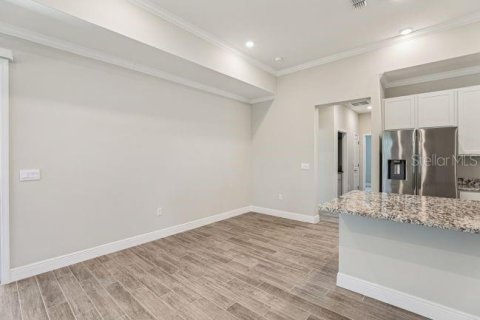 House in Plant City, Florida 4 bedrooms, 229.56 sq.m. № 2224977 - photo 6