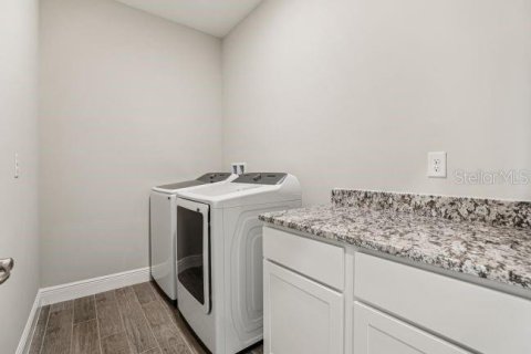 House in Plant City, Florida 4 bedrooms, 229.56 sq.m. № 2224977 - photo 30