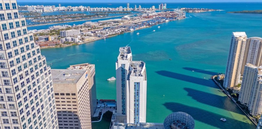 Condo à Miami, Floride, 3 chambres  № 1478426