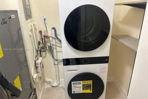 Снять в аренду кондоминиум в Майами, Флорида 1 спальня, 65.87м2, № 2026320 - фото 30