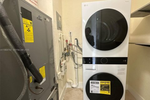 Снять в аренду кондоминиум в Майами, Флорида 1 спальня, 65.87м2, № 2026320 - фото 29