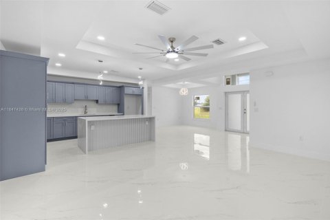 House in Lehigh Acres, Florida 3 bedrooms № 1847755 - photo 9