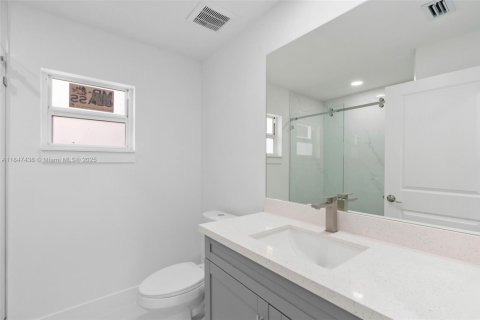 House in Lehigh Acres, Florida 3 bedrooms № 1847755 - photo 15