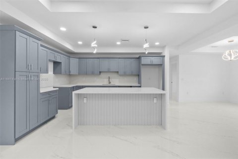 House in Lehigh Acres, Florida 3 bedrooms № 1847755 - photo 10