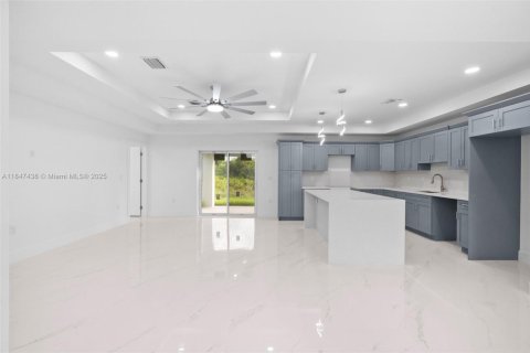 House in Lehigh Acres, Florida 3 bedrooms № 1847755 - photo 4