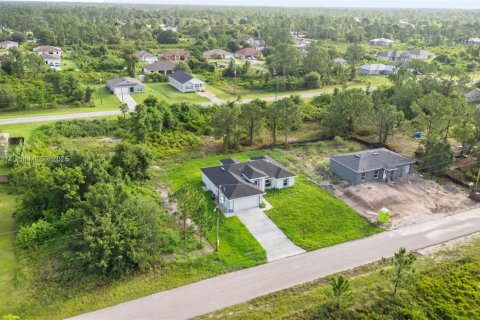 House in Lehigh Acres, Florida 3 bedrooms № 1847755 - photo 26