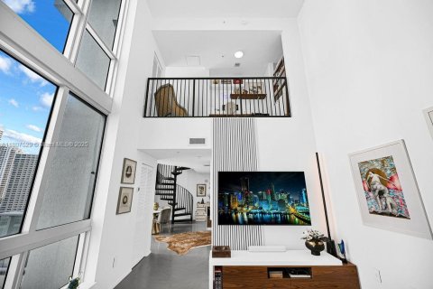 Condominio en alquiler en Miami, Florida, 1 dormitorio, 96.06 m2 № 1938218 - foto 8