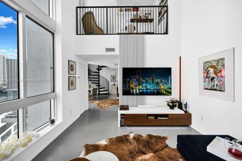 Condominio en alquiler en Miami, Florida, 1 dormitorio, 96.06 m2 № 1938218 - foto 7