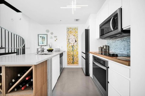 Condominio en alquiler en Miami, Florida, 1 dormitorio, 96.06 m2 № 1938218 - foto 14