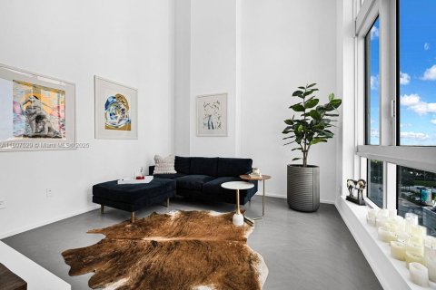 Condominio en alquiler en Miami, Florida, 1 dormitorio, 96.06 m2 № 1938218 - foto 2