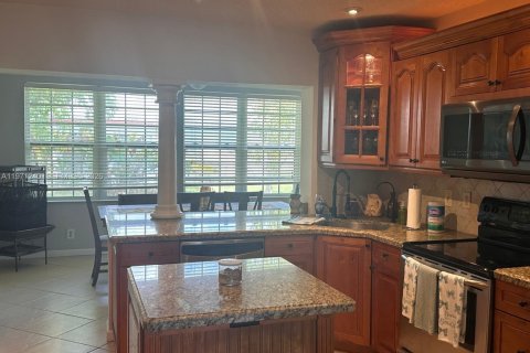 Villa ou maison à vendre à Tamarac, Floride: 2 chambres, 98.66 m2 № 2032366 - photo 4