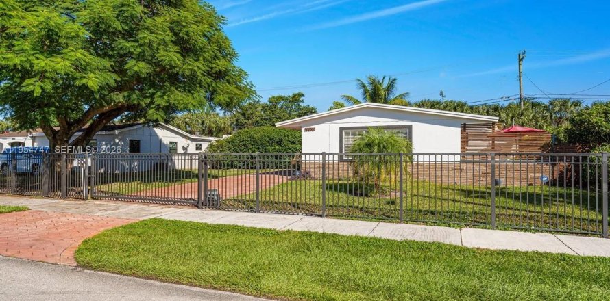 Villa ou maison à Miami Gardens, Floride 2 chambres, 82.22 m2 № 2010922