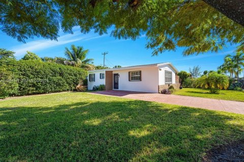 Villa ou maison à louer à Miami Gardens, Floride: 2 chambres, 82.22 m2 № 2010922 - photo 3