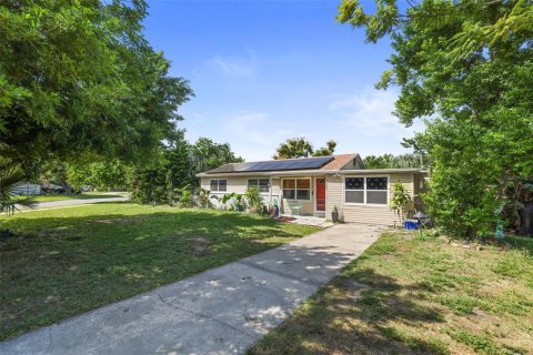House in Saint Petersburg, Florida 3 bedrooms, 102.56 sq.m. № 2206393 - photo 3