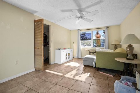 House in Saint Petersburg, Florida 3 bedrooms, 102.56 sq.m. № 2206393 - photo 22