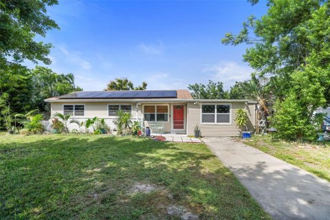 House in Saint Petersburg, Florida 3 bedrooms, 102.56 sq.m. № 2206393 - photo 2
