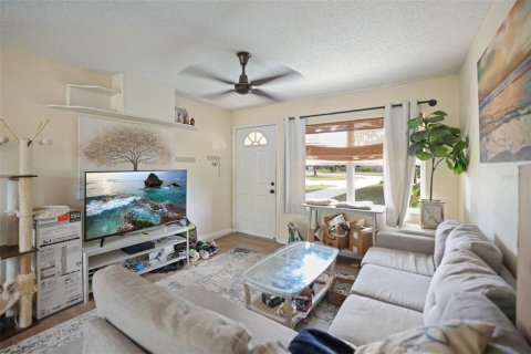 House in Saint Petersburg, Florida 3 bedrooms, 102.56 sq.m. № 2206393 - photo 16
