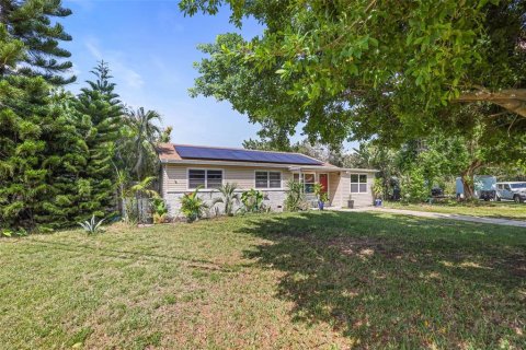 House in Saint Petersburg, Florida 3 bedrooms, 102.56 sq.m. № 2206393 - photo 4