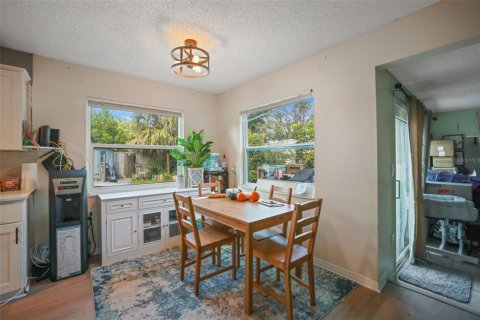 House in Saint Petersburg, Florida 3 bedrooms, 102.56 sq.m. № 2206393 - photo 15