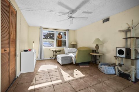 House in Saint Petersburg, Florida 3 bedrooms, 102.56 sq.m. № 2206393 - photo 23
