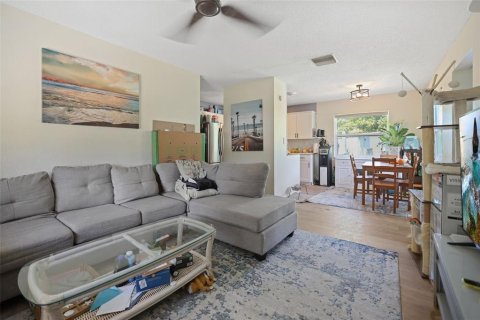 House in Saint Petersburg, Florida 3 bedrooms, 102.56 sq.m. № 2206393 - photo 21