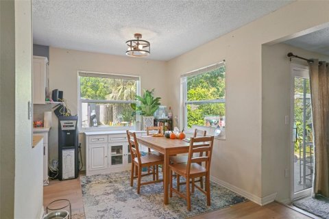 House in Saint Petersburg, Florida 3 bedrooms, 102.56 sq.m. № 2206393 - photo 13
