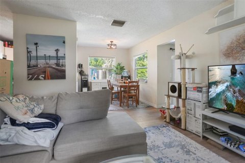 House in Saint Petersburg, Florida 3 bedrooms, 102.56 sq.m. № 2206393 - photo 25