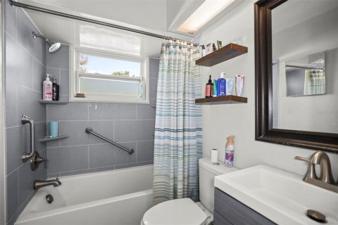 House in Saint Petersburg, Florida 3 bedrooms, 102.56 sq.m. № 2206393 - photo 28